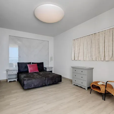 Nina 2, * Макарська