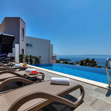 Nina 2, Вілла *