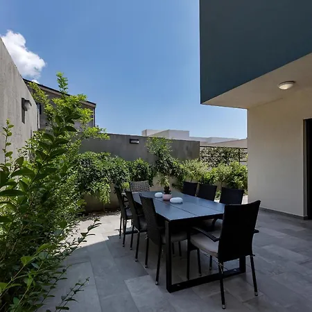 Вілла Nina 2, Макарська