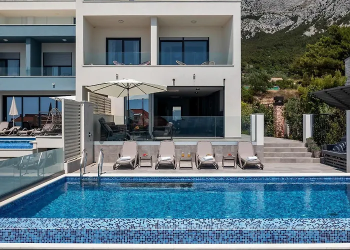 Nina 2, Willa Makarska