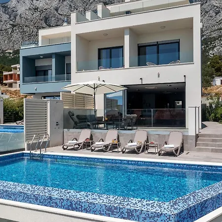 Nina 2, Villa