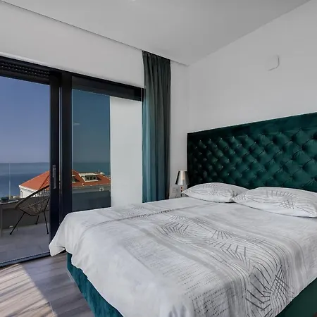 Nina 2, * 마카르스카