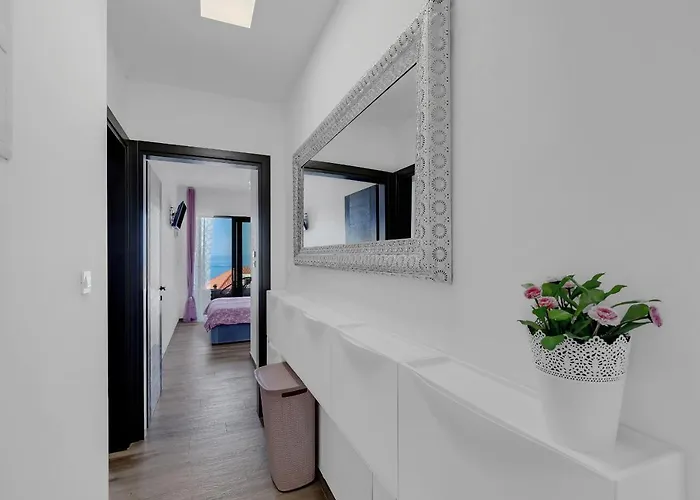 Nina 2, Villa Makarska