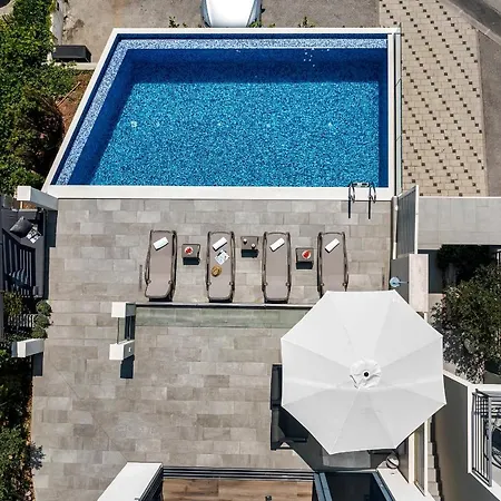 Nina 2, * מאקרסקה