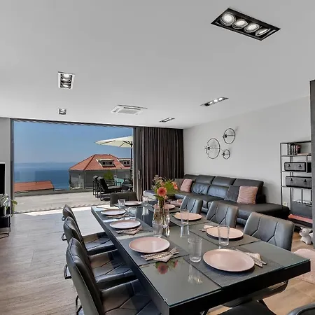 Nina 2, * מאקרסקה