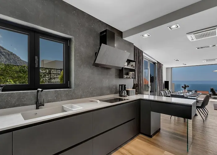 Nina 2, * מאקרסקה