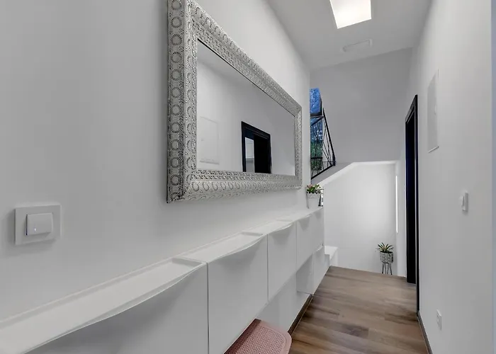 Nina 2, * מאקרסקה