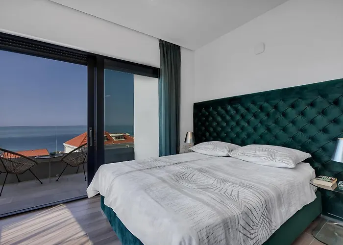 Nina 2, * מאקרסקה