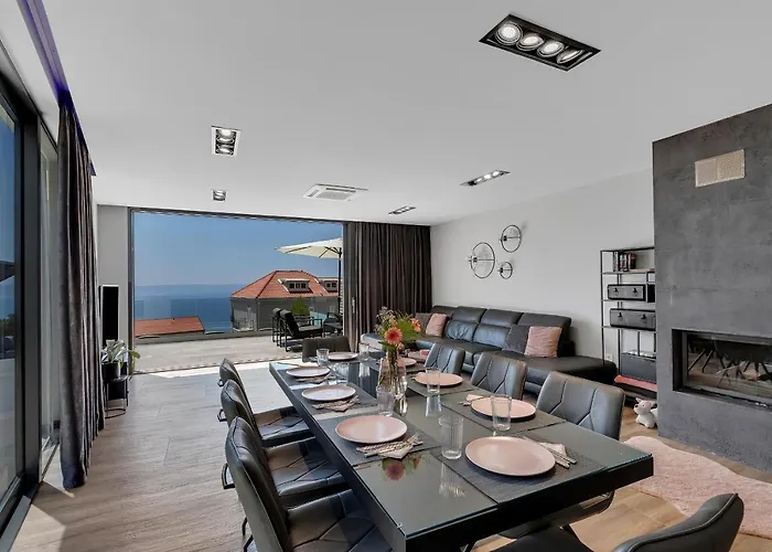 Nina 2, * מאקרסקה