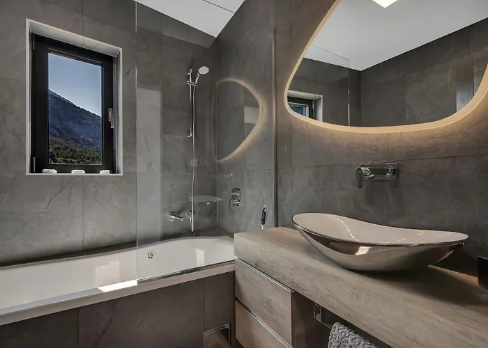 Nina 2, מאקרסקה